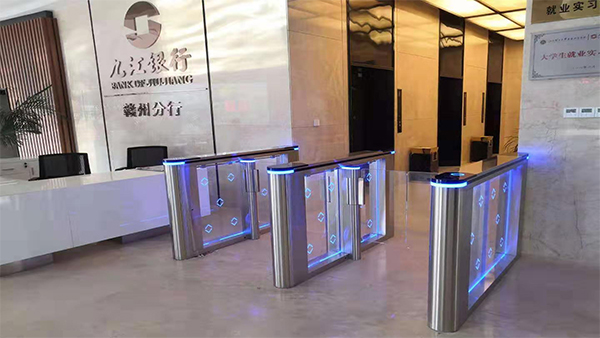 速通門(mén)和擺閘的區(qū)別是什么？